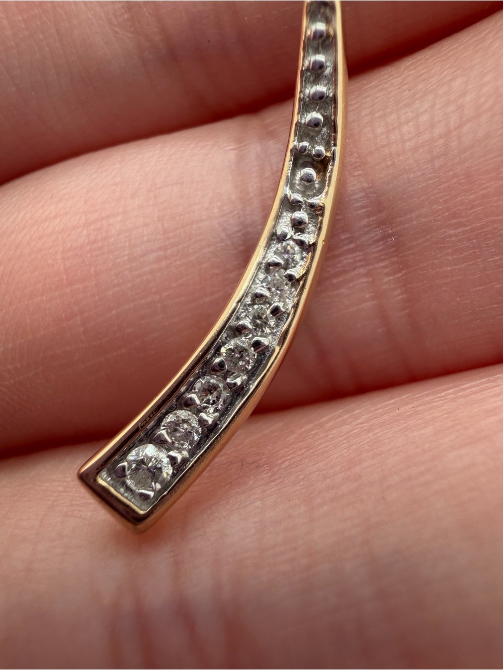 10KT gold and diamond pendant - Picture 2 of 6
